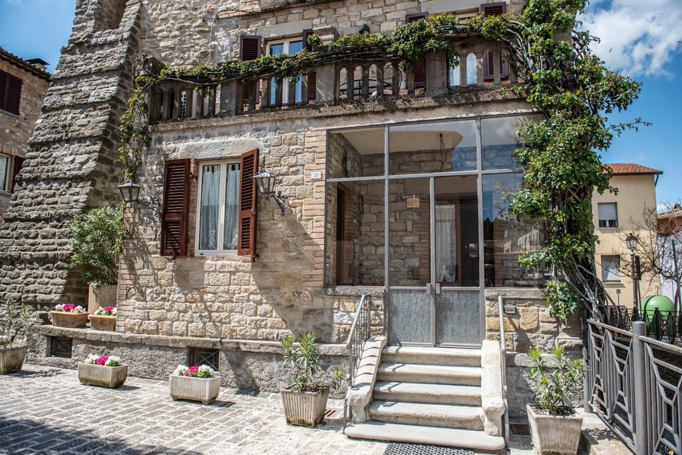 Facade/entrance