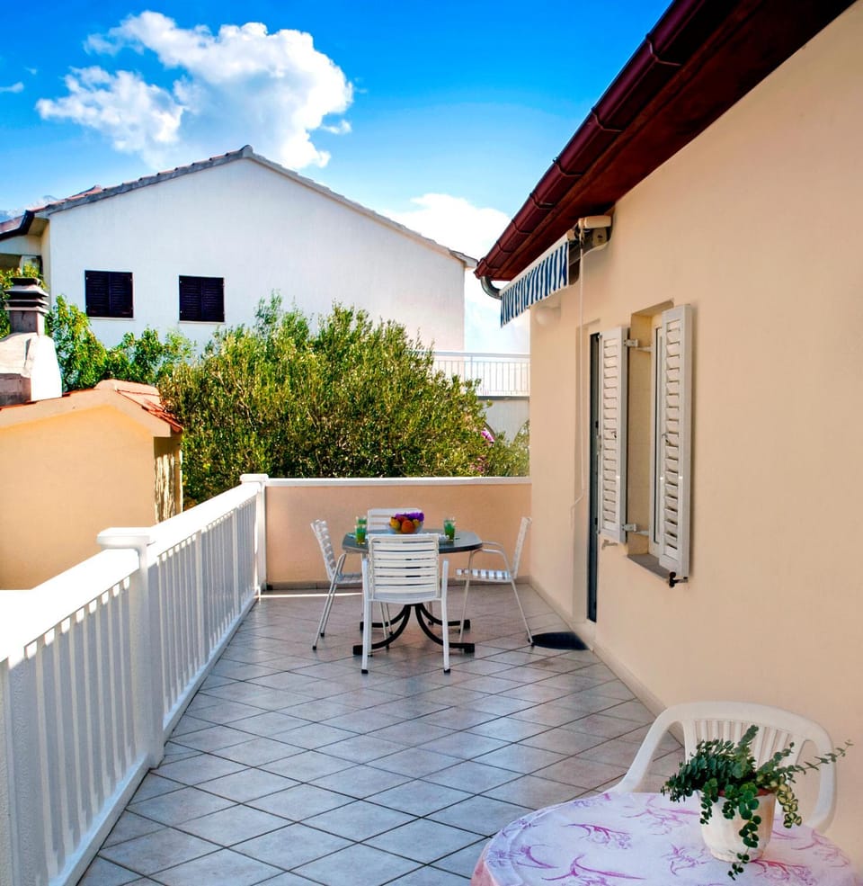 Patio, Day, Balcony/Terrace, Balcony/Terrace