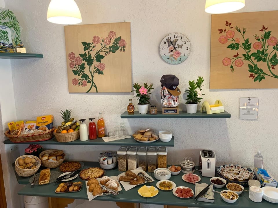 Breakfast, Continental breakfast, Buffet breakfast