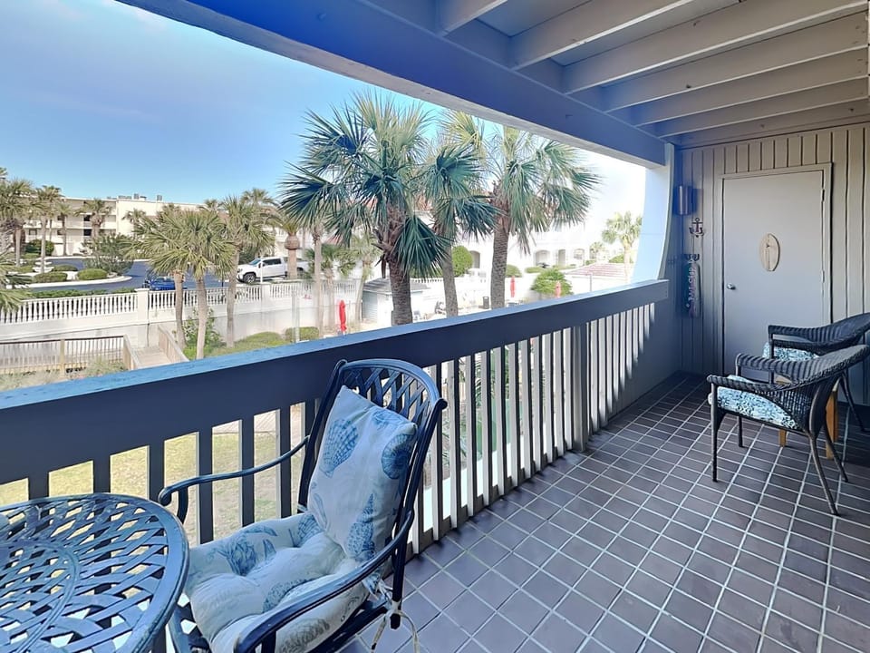 Balcony/Terrace, Seating area, Street view