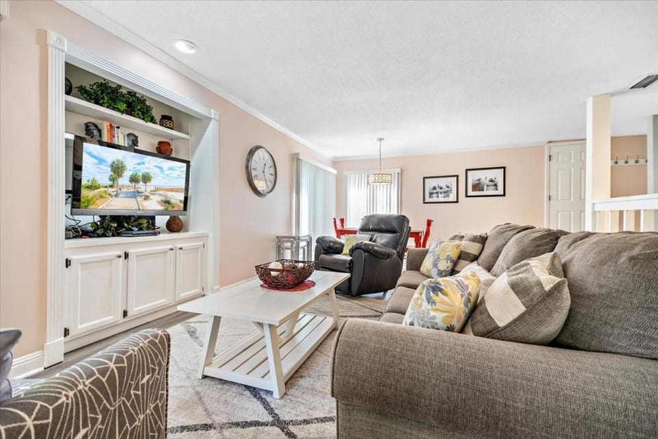 TV and multimedia, Living room, Seating area, furniture