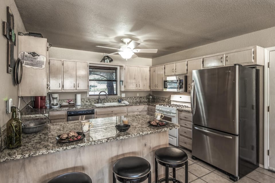 Kitchen or kitchenette, microwave, oven, stove