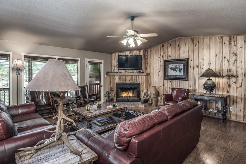 TV and multimedia, Living room, Seating area, fireplace, furniture