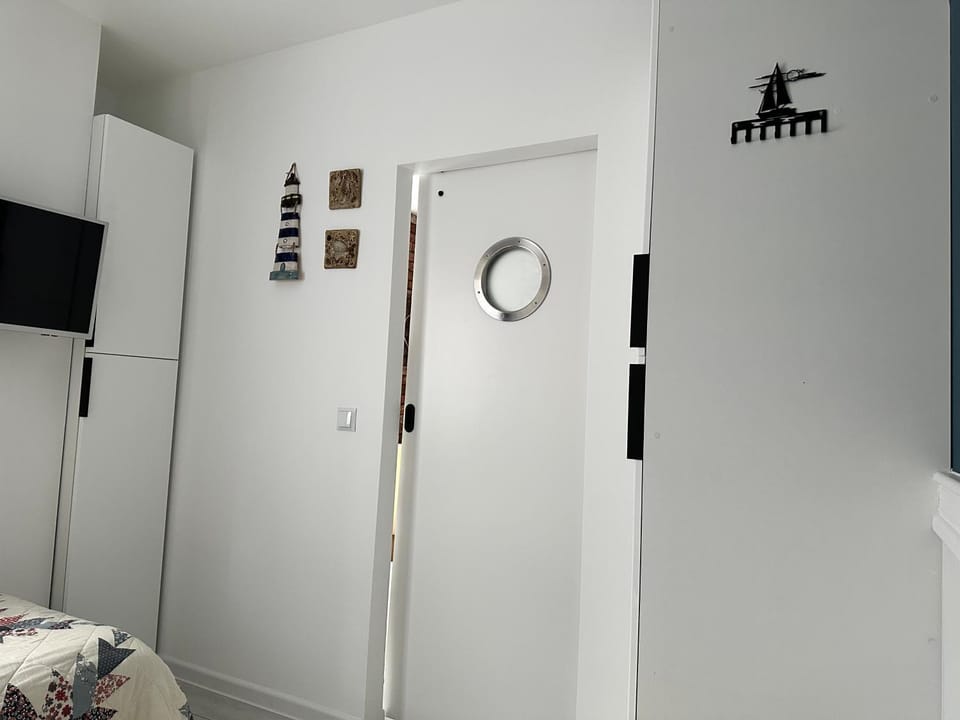 TV and multimedia, Bedroom, wardrobe