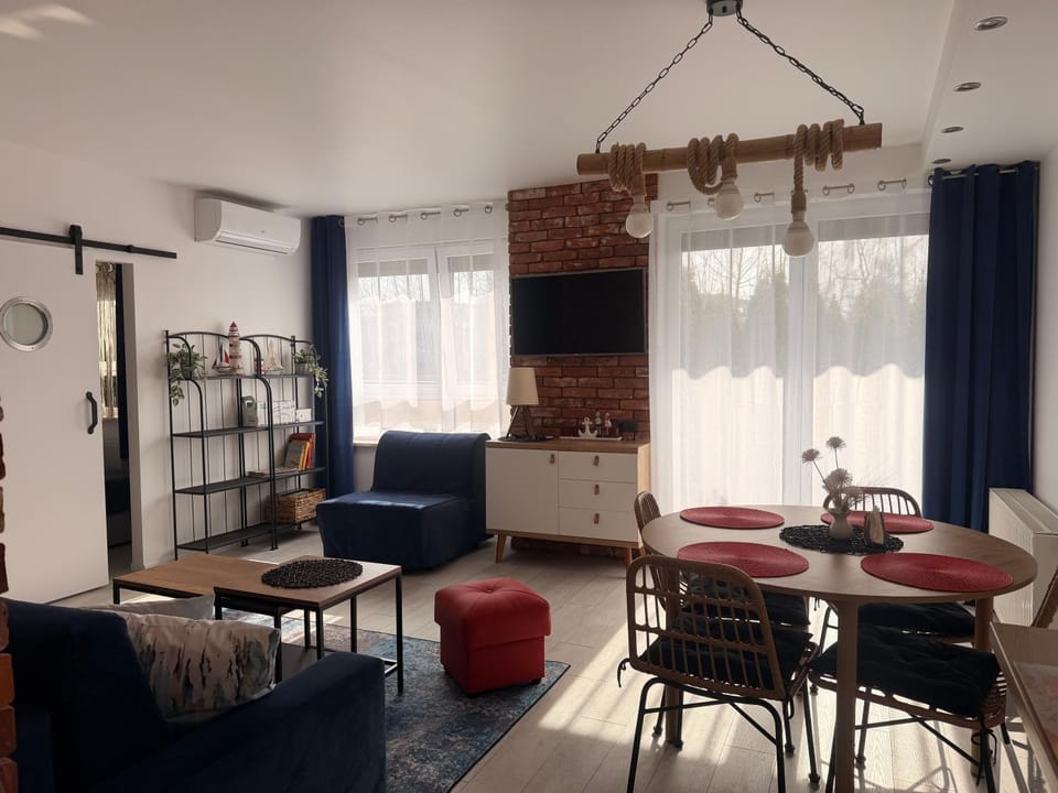 TV and multimedia, Kitchen or kitchenette, Living room, Seating area, Dining area, Garden view, pet friendly, air conditioner