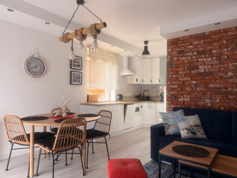 Coffee/tea facilities, Kitchen or kitchenette, Living room, Seating area, Dining area, dishwasher