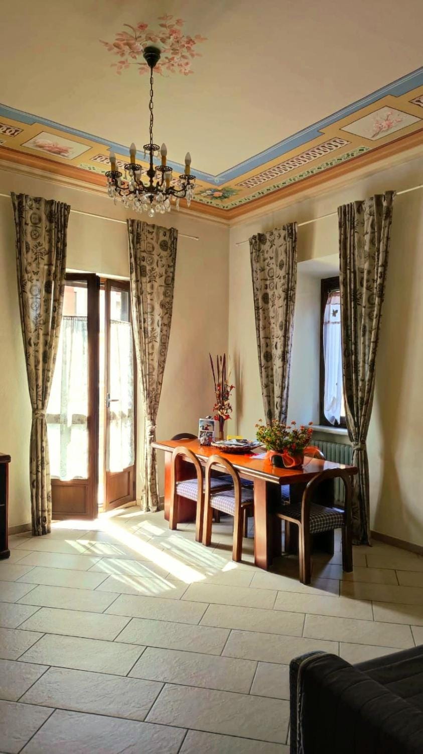 Soffitto Dipinto Apartment in Piedmont