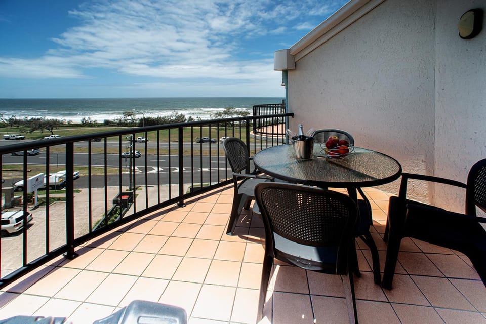 View (from property/room), Balcony/Terrace, Sea view, Street view