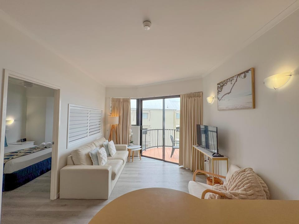 Bowling, Living room