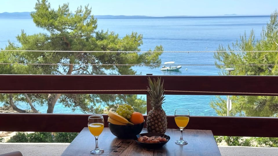 Natural landscape, View (from property/room), Balcony/Terrace, Food, Sea view