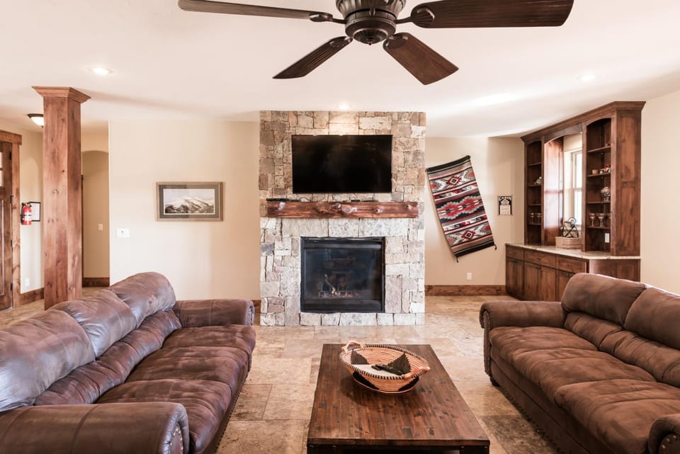 TV and multimedia, Living room, Seating area, fireplace, furniture
