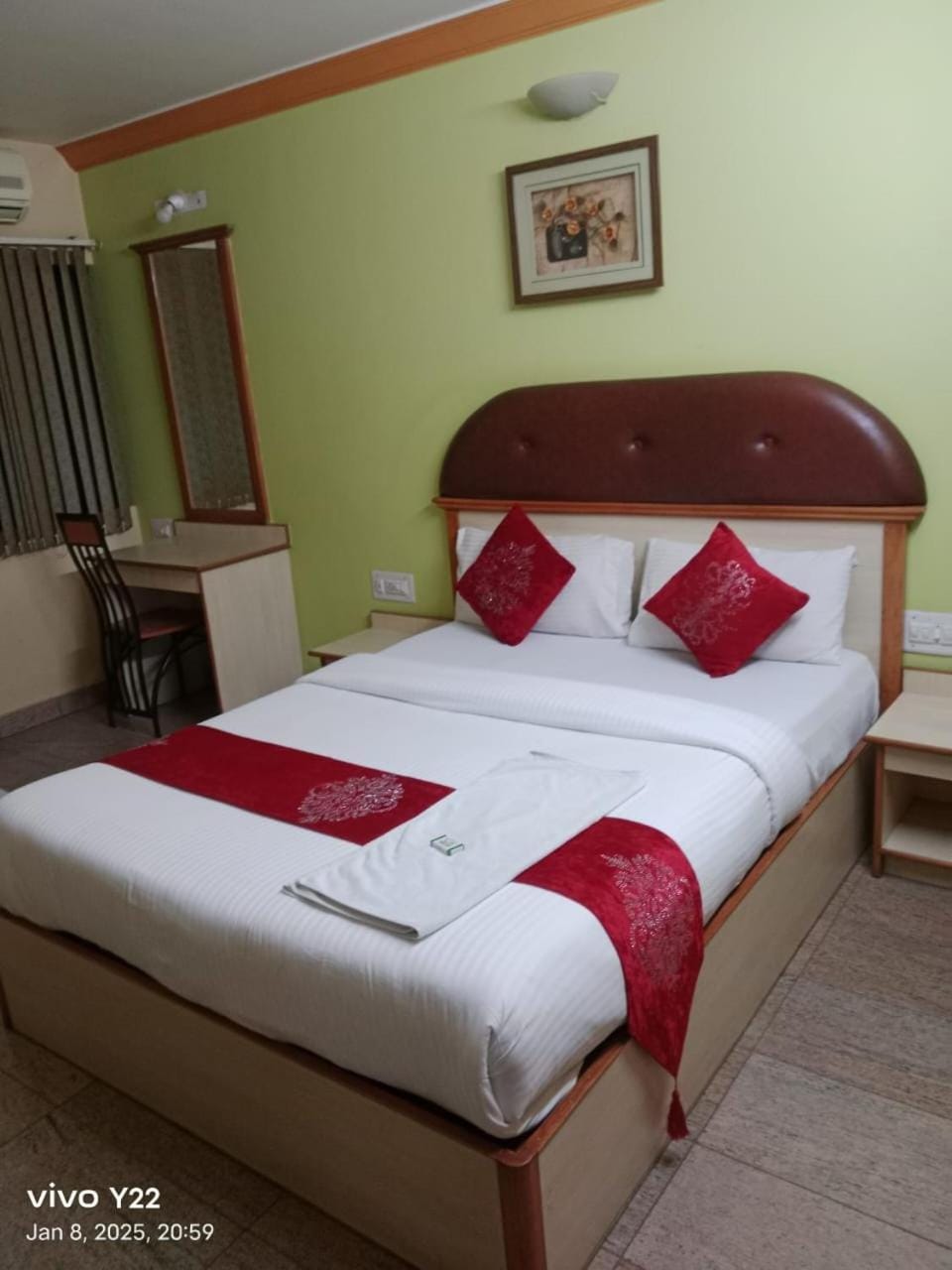 Bed, Photo of the whole room, Bedroom
