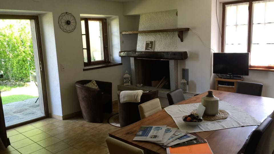 Living room, Other, Decorative detail, Seating area, Dining area, Evening entertainment