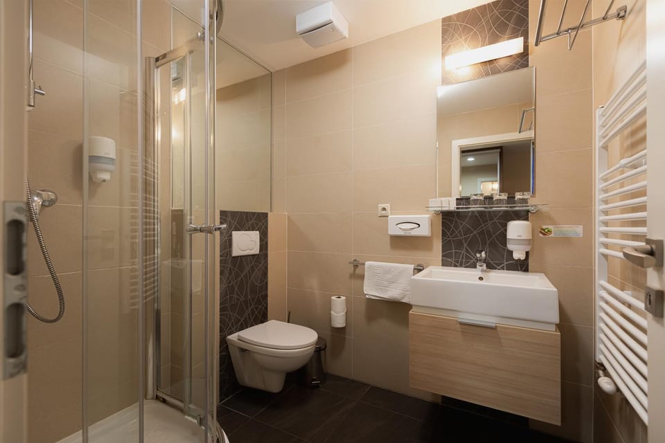 Shower, Toilet, Bathroom