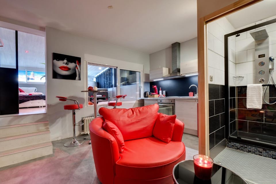 SUITE BROOKLYN JACUZZI Apartment in Auvergne-Rhône-Alpes
