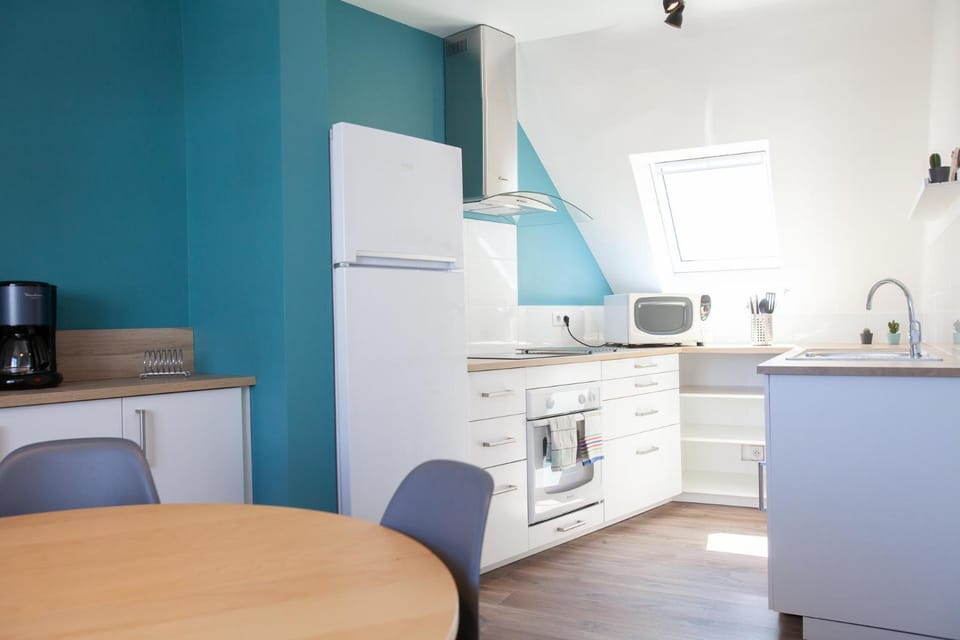 Coffee/tea facilities, Kitchen or kitchenette, Dining area