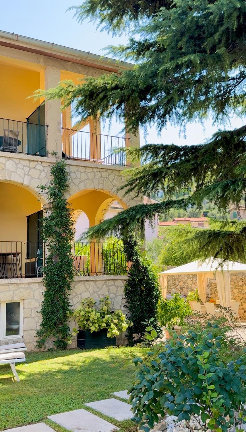 Property building, Spring, Day, Garden, View (from property/room), Balcony/Terrace, Garden view