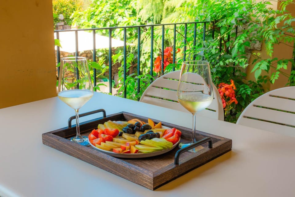 Day, Garden, Food and drinks, Food, Garden view