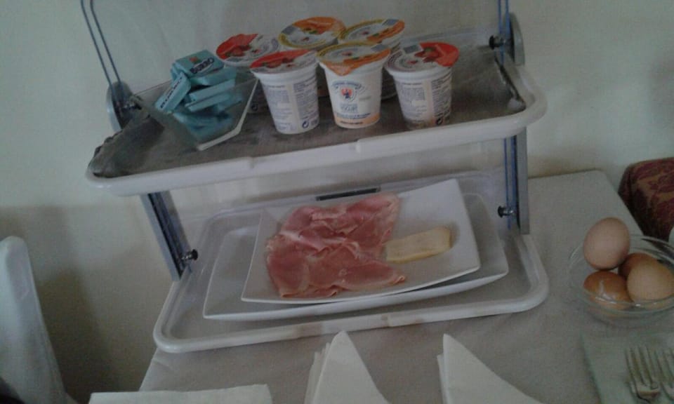 Breakfast, Buffet breakfast