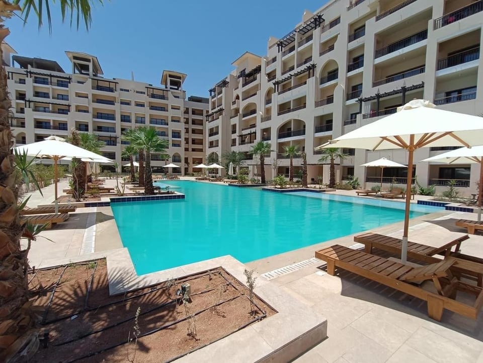 Property building, Pool view