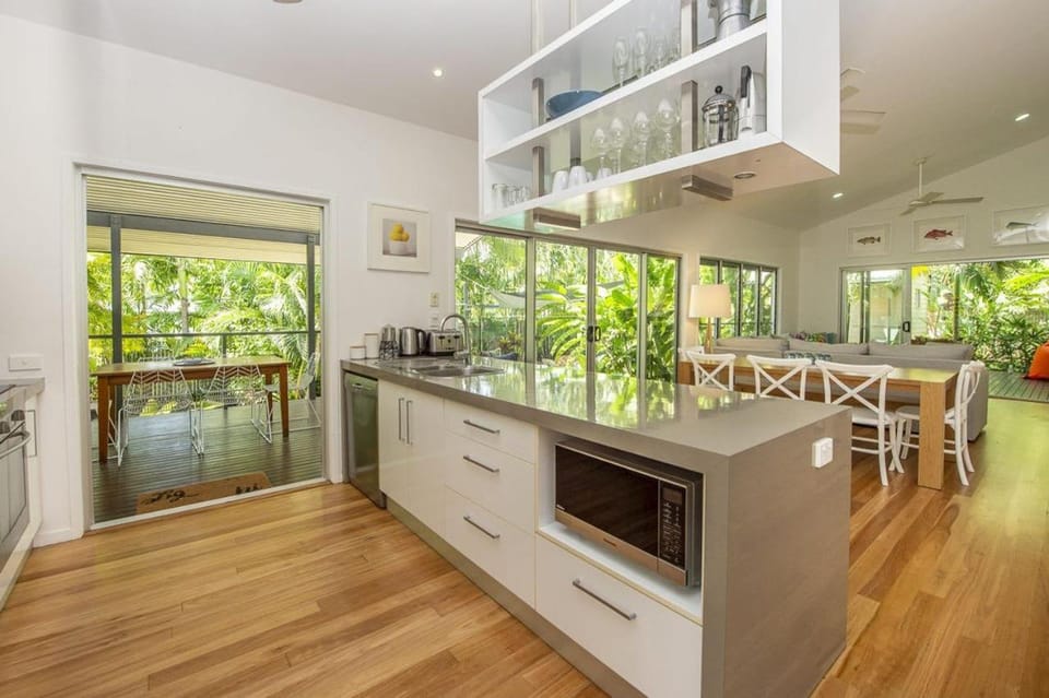 Whispering Palms House in Queensland