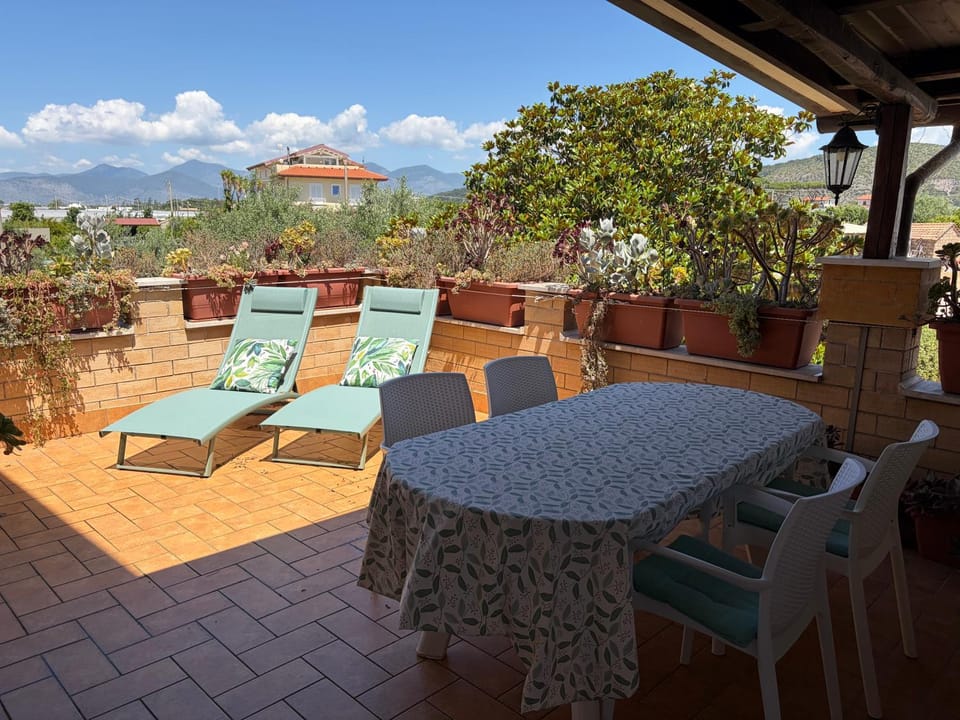 Natural landscape, View (from property/room), Balcony/Terrace, Dining area, sunbed