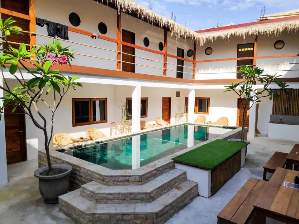 Swimming pool