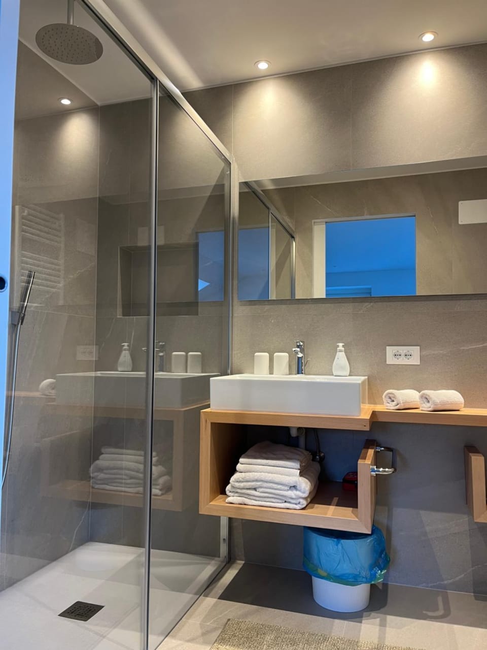 Shower, Bathroom, towels
