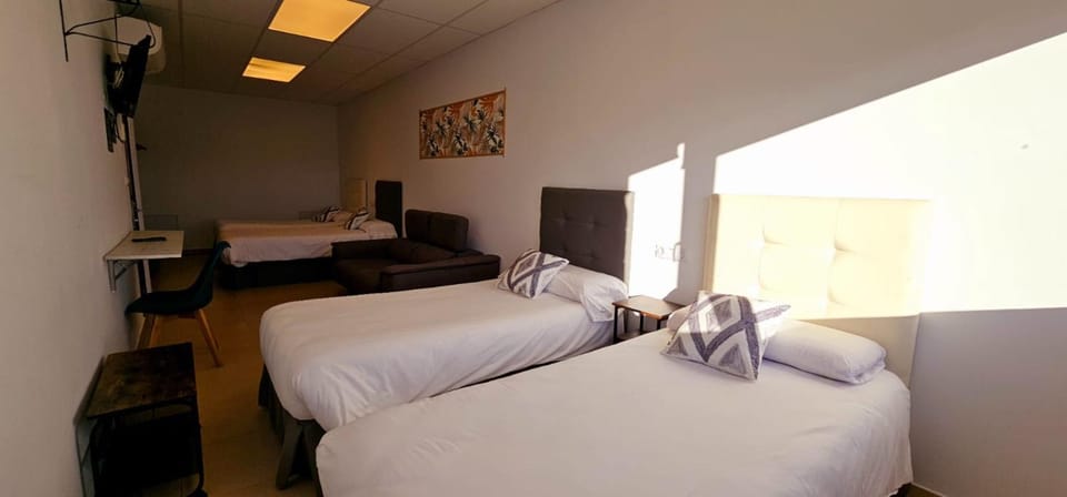 Bed, TV and multimedia, Photo of the whole room, Bedroom, towels, air conditioner, air conditioner