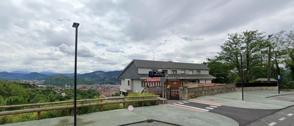 Property building, Day, Neighbourhood, Natural landscape, Mountain view, Street view, Parking