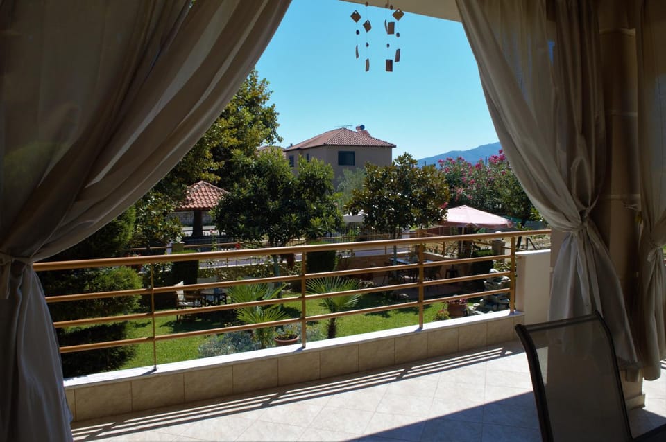 Balcony/Terrace, Garden view