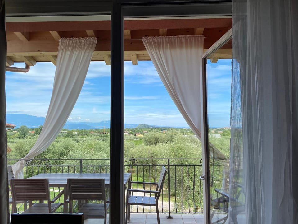 View (from property/room), Balcony/Terrace, Mountain view