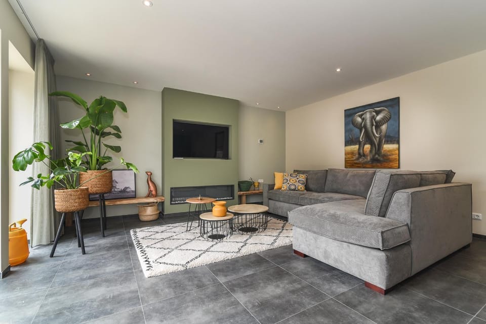 TV and multimedia, Seating area