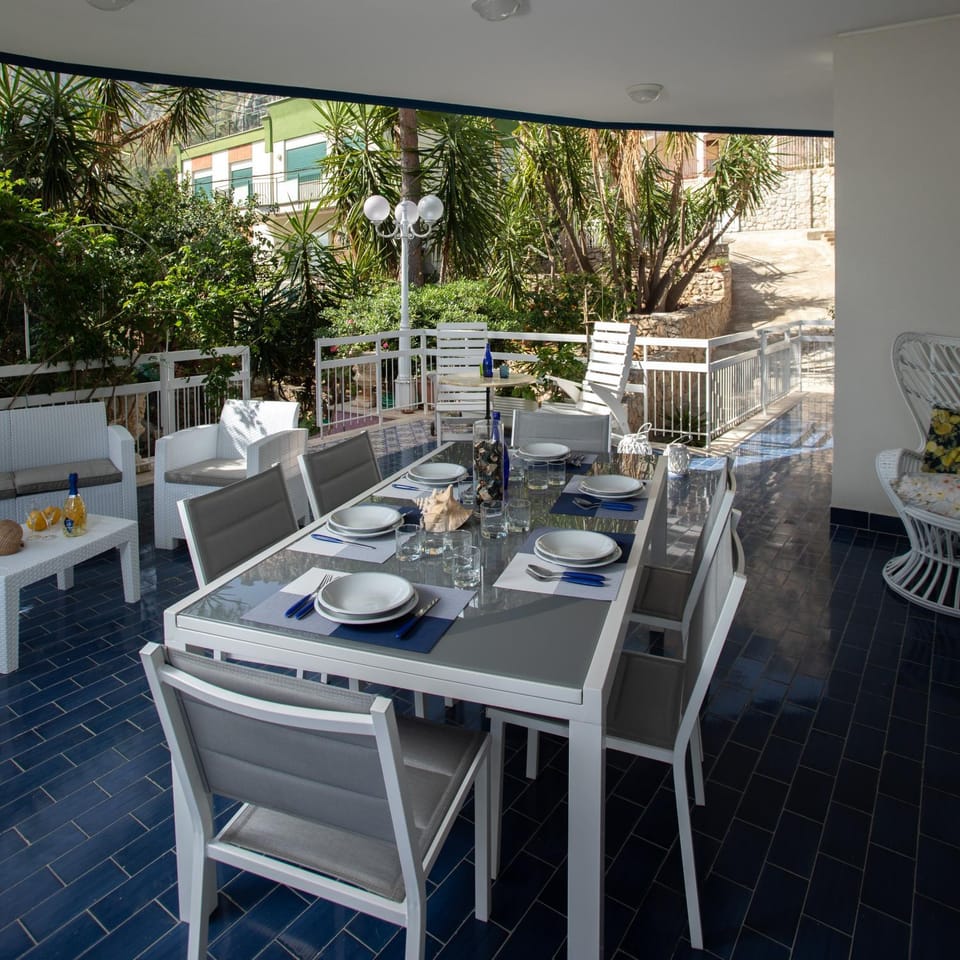 Balcony/Terrace, Garden view