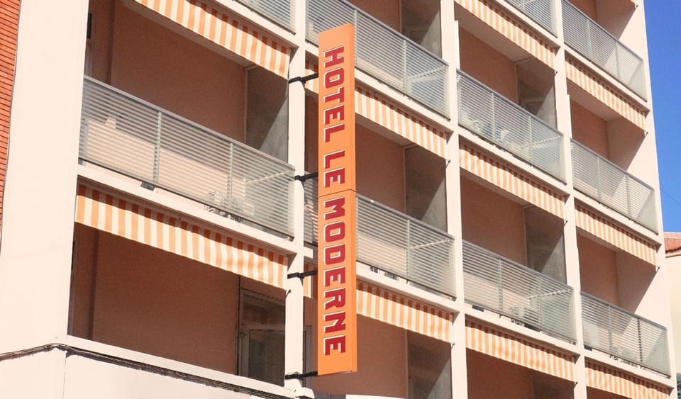 Property building, Facade/entrance, Property logo or sign