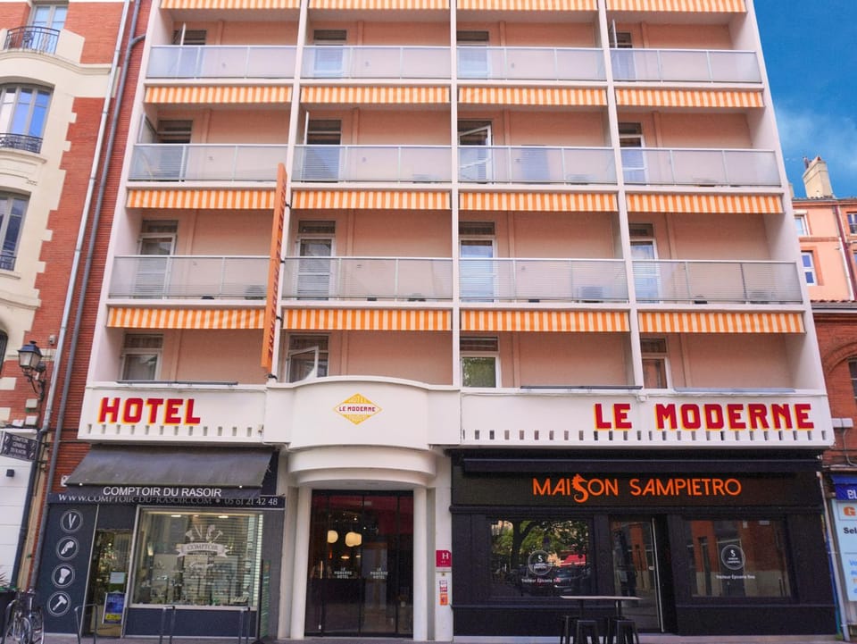 Property building, Facade/entrance