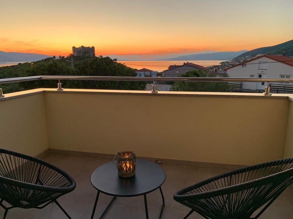 Balcony/Terrace, City view, Landmark view, Sea view, Sunset