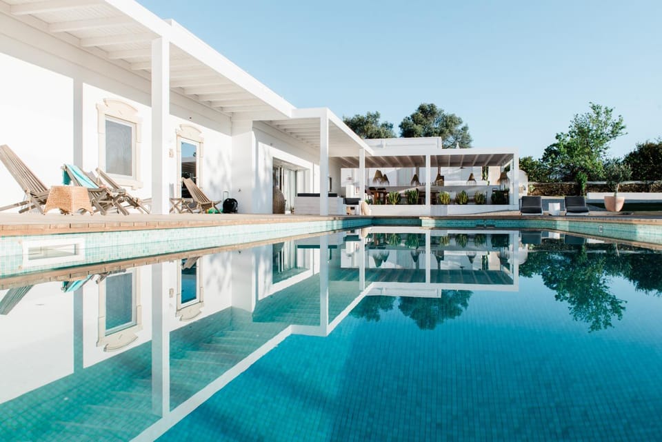 Facade/entrance, Balcony/Terrace, Swimming pool