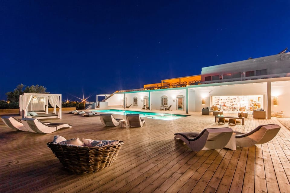 Patio, Facade/entrance, Balcony/Terrace, Decorative detail, Swimming pool
