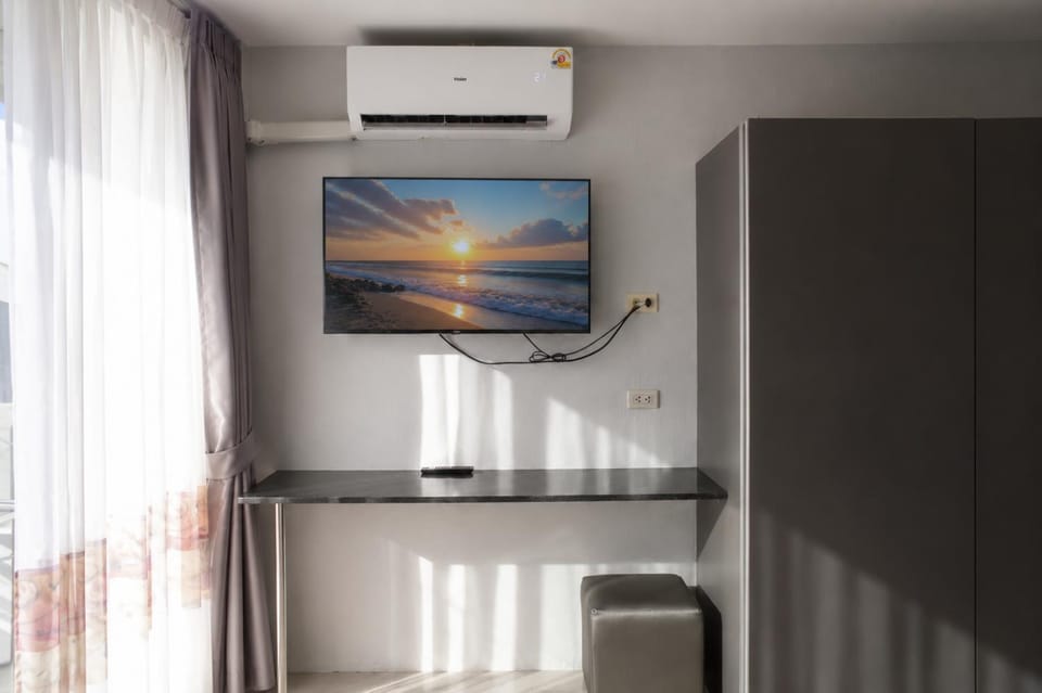 Communal lounge/ TV room, TV and multimedia, Evening entertainment, air conditioner