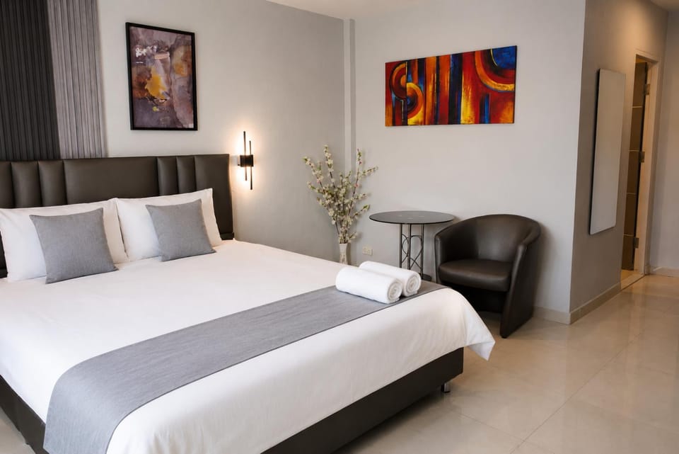 Bed, Living room, Photo of the whole room, Seating area, Bedroom
