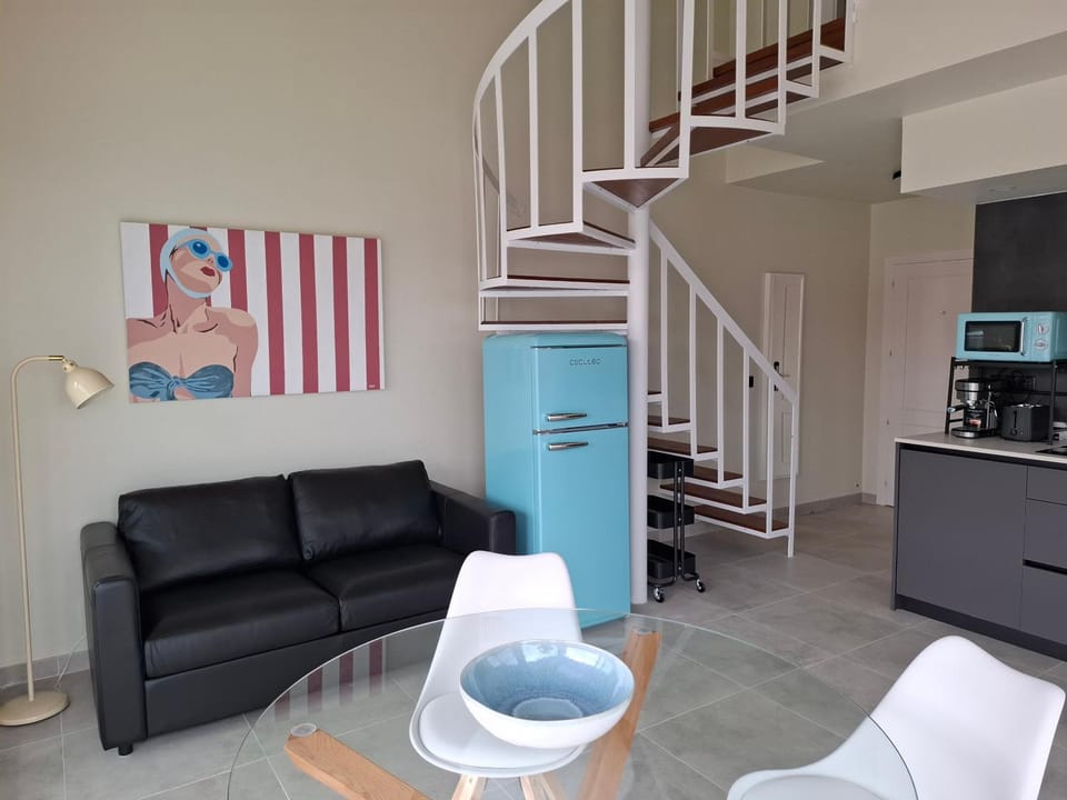 Kitchen or kitchenette, Living room
