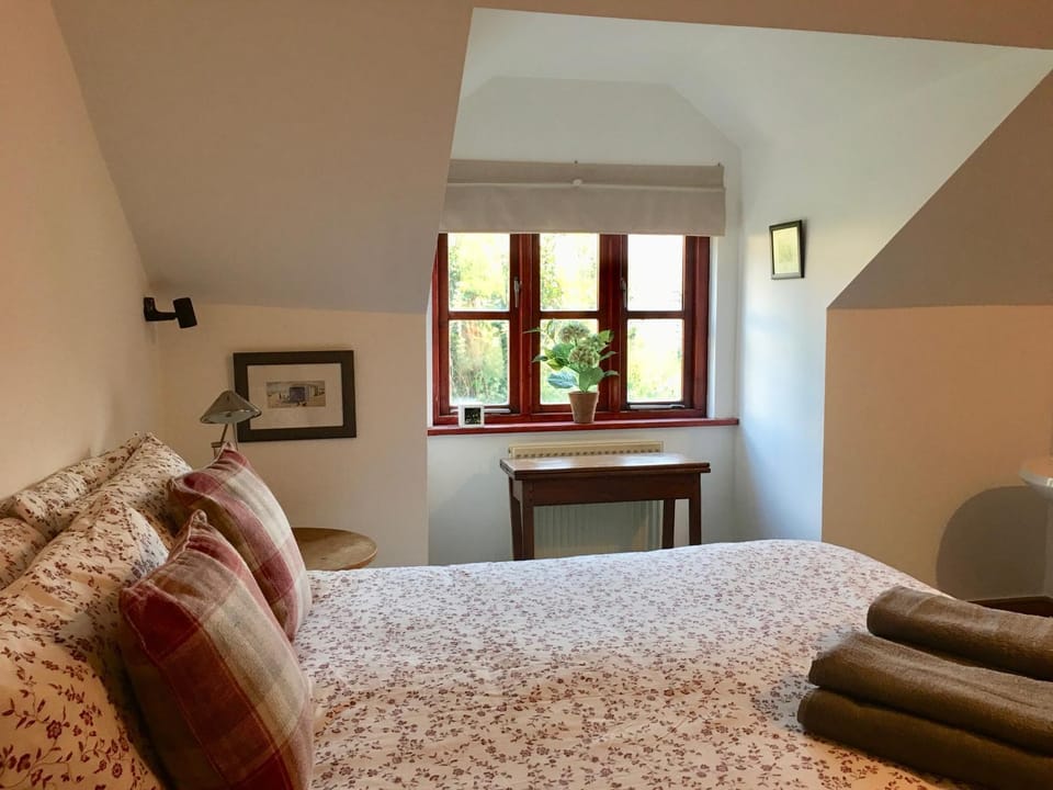 Secret Garden Cottage House in Exeter