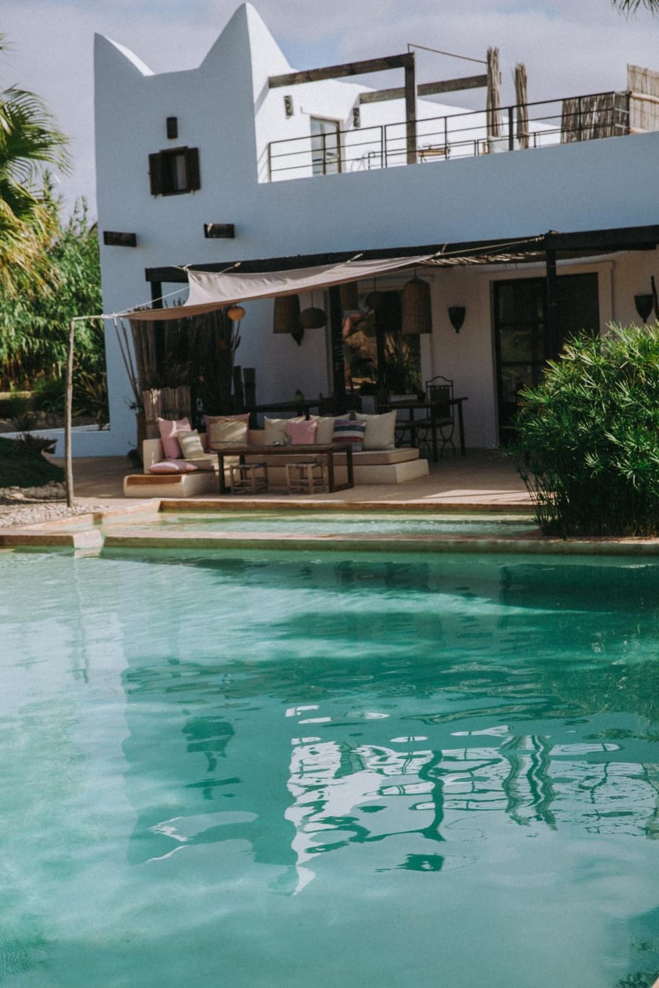 Patio, Day, Swimming pool