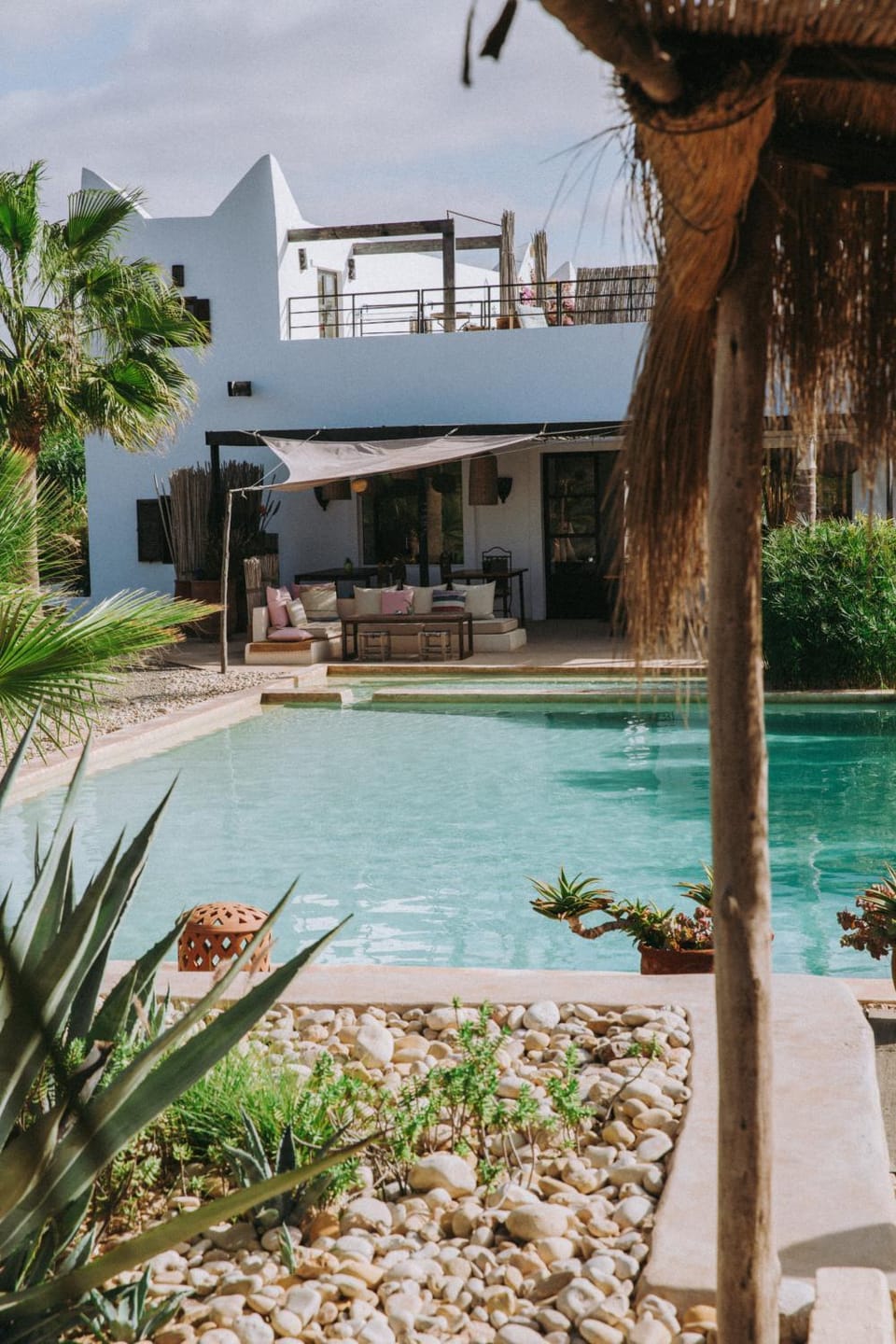 Property building, Patio, Day, Pool view, Swimming pool, sunbed