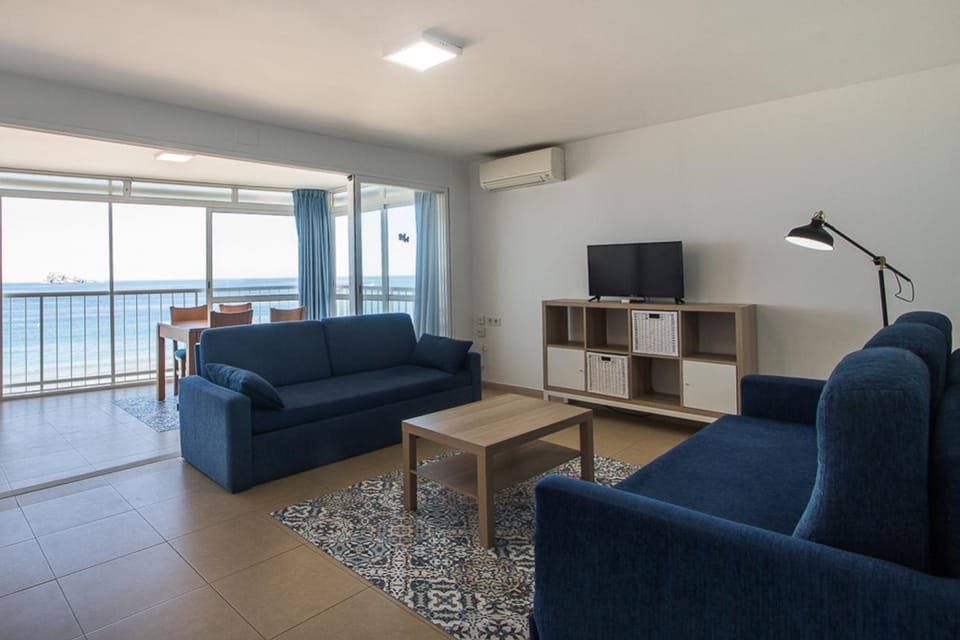 TV and multimedia, Living room, Seating area, Sea view