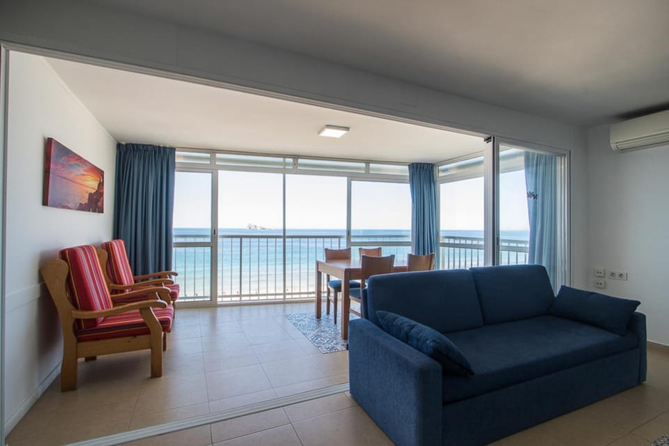View (from property/room), Balcony/Terrace, Living room, Seating area, Sea view
