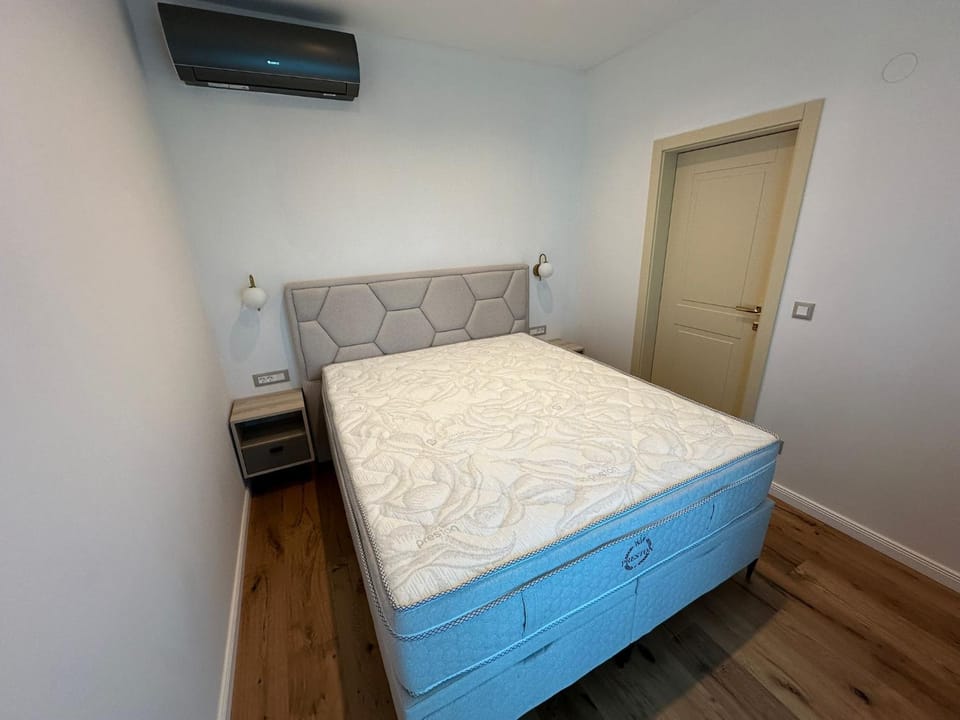 Bed, Bedroom, air conditioner