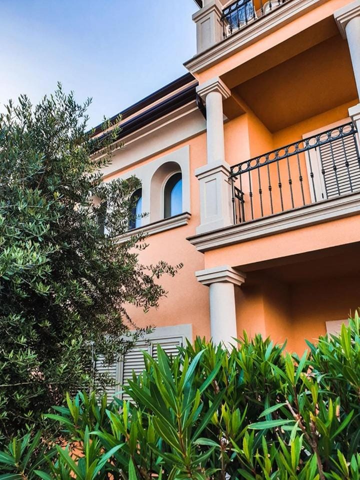 Property building, Facade/entrance