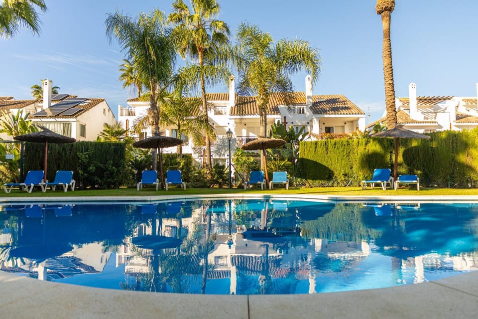 Pool view, Swimming pool, sunbed